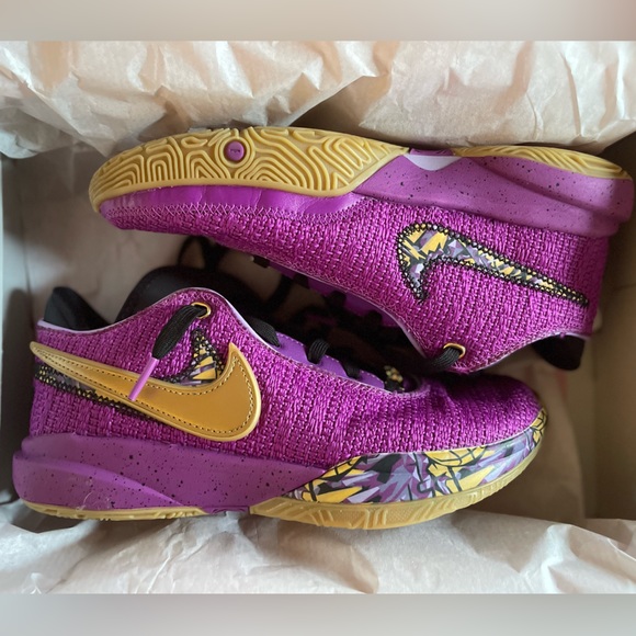 **LIKE NEW** Youth 6Y Lebron XX “Young Heirs” shoes - Picture 2 of 13